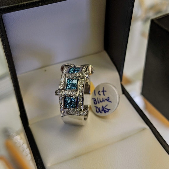 18k blue & white diamond ring - Picture 6 of 12